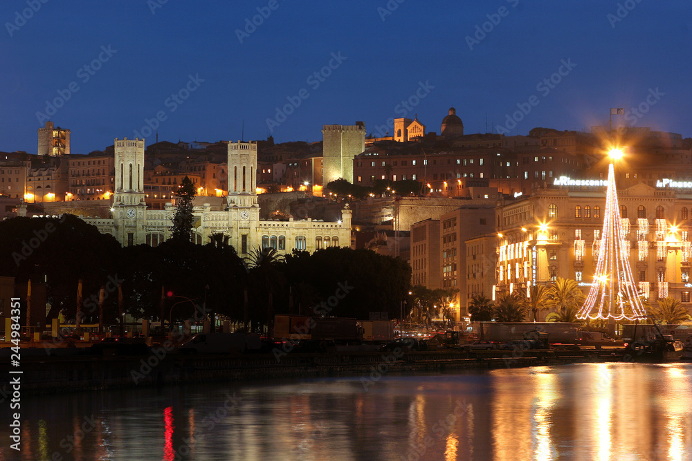 Fototapeta premium Vista di Cagliari di notte