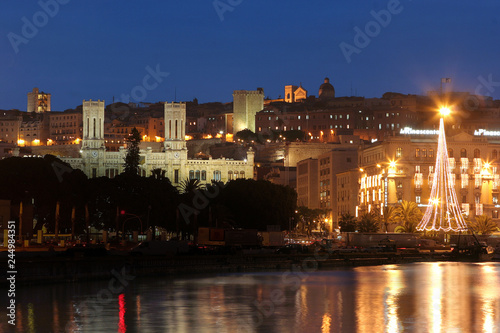 Vista di Cagliari di notte