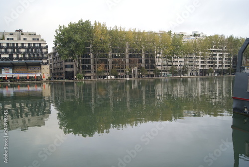 canal de l'ourcq. paris
