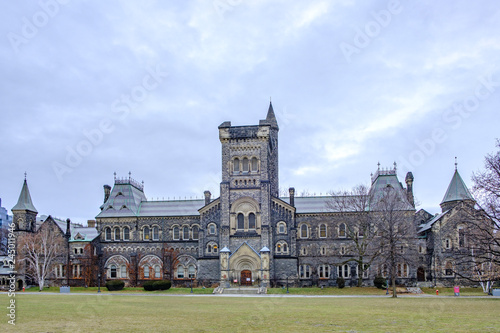 Canvas-taulu Scenic view of University of Toronto - Saint George Campus