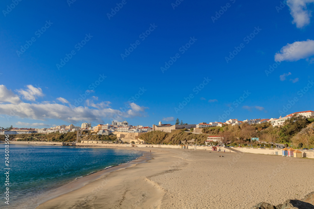 Vista da Cidade de Sines e da Praia Vasco da Gama, Alentejo, Portugal Vista da Cidade de Sines e da Praia Vasco da Gama, Alentejo, Portugal