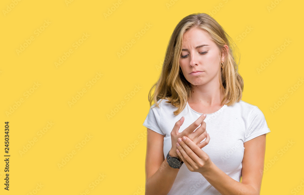 Beautiful young woman wearing casual white t-shirt over isolated background Suffering pain on hands and fingers, arthritis inflammation