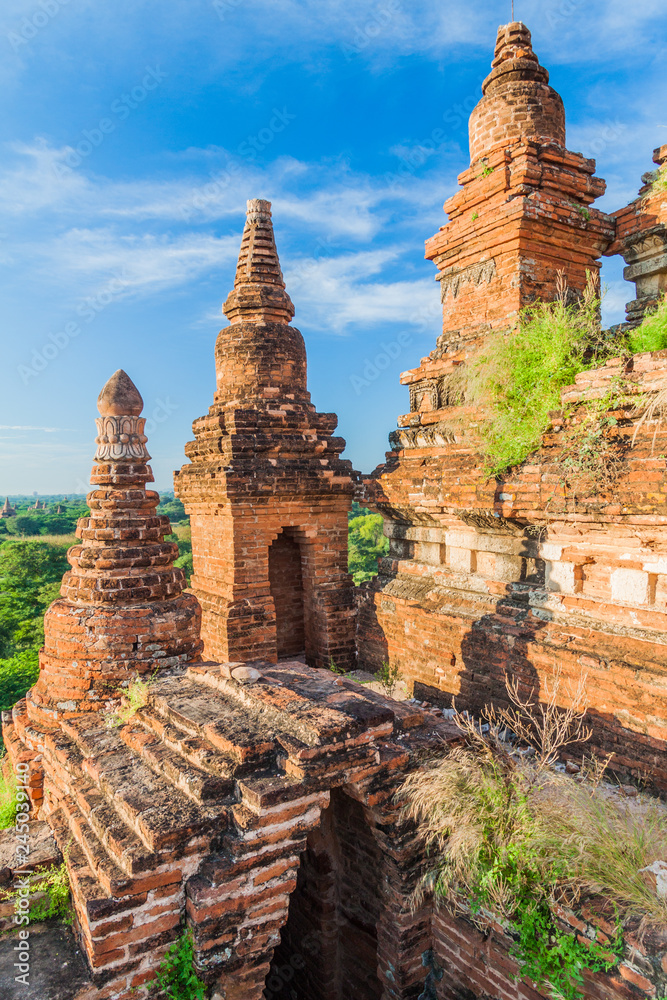 Fototapeta premium Detail of Ta Wet Hpaya temple in Bagan, Myanmar