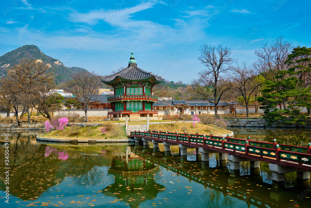 Hyangwonjeong Pavilion, Gyeongbokgung Palace, Seoul, South Korea Hyangwonjeong Pavilion, Gyeongbokgung Palace, Seoul, South Korea