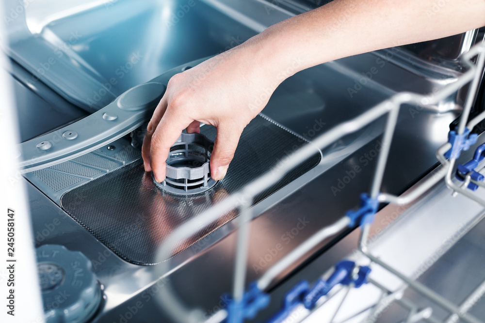 Obraz premium Part of dishwasher filter in male hand
