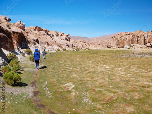 Obraz na płótnie Tourist at Laguna escondida in Sur Lipez, Bolivia w salonie