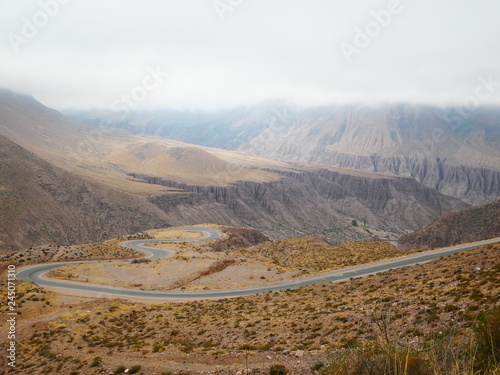 Obraz na płótnie Curvy road in the Quebrada de Humahuaca w salonie