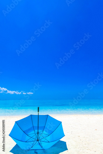 Luxury tropical vacation © shadowbird