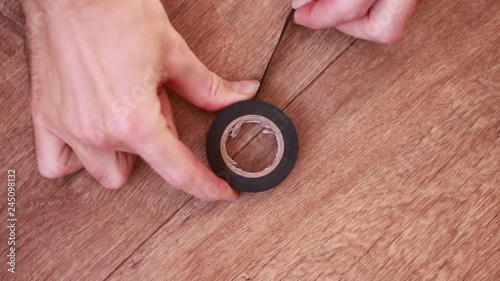 Taking shred of insulating tape from boobin