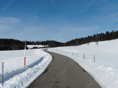 Südschwarzwald im Winter. Gersbach im Berg. Weg zum Hörnle und Rohrenkopf