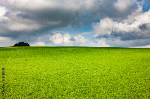 Wolken über Hügel