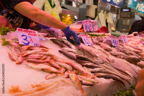 Pescados,mariscos y crustaceos en el mercado