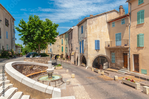 Historic old town of Roquebrune-sur-Argens © Jürgen Wackenhut