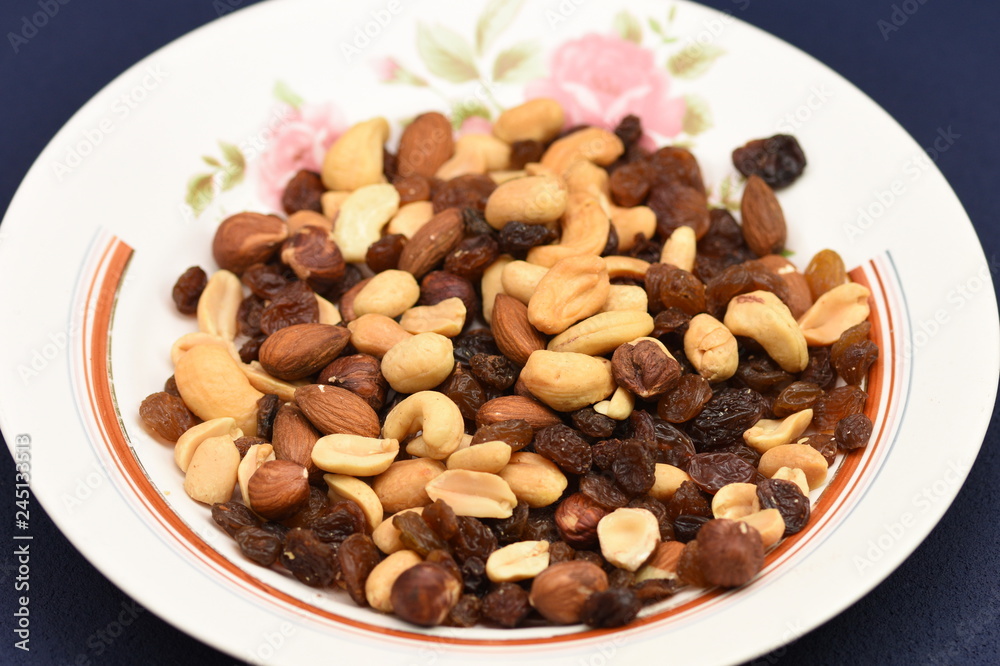 Assorted mix of dry fruits and Nuts almond,cashew, peanut,raisin and walnut Assorted mix of dry fruits and Nuts almond,cashew, peanut,raisin and walnut