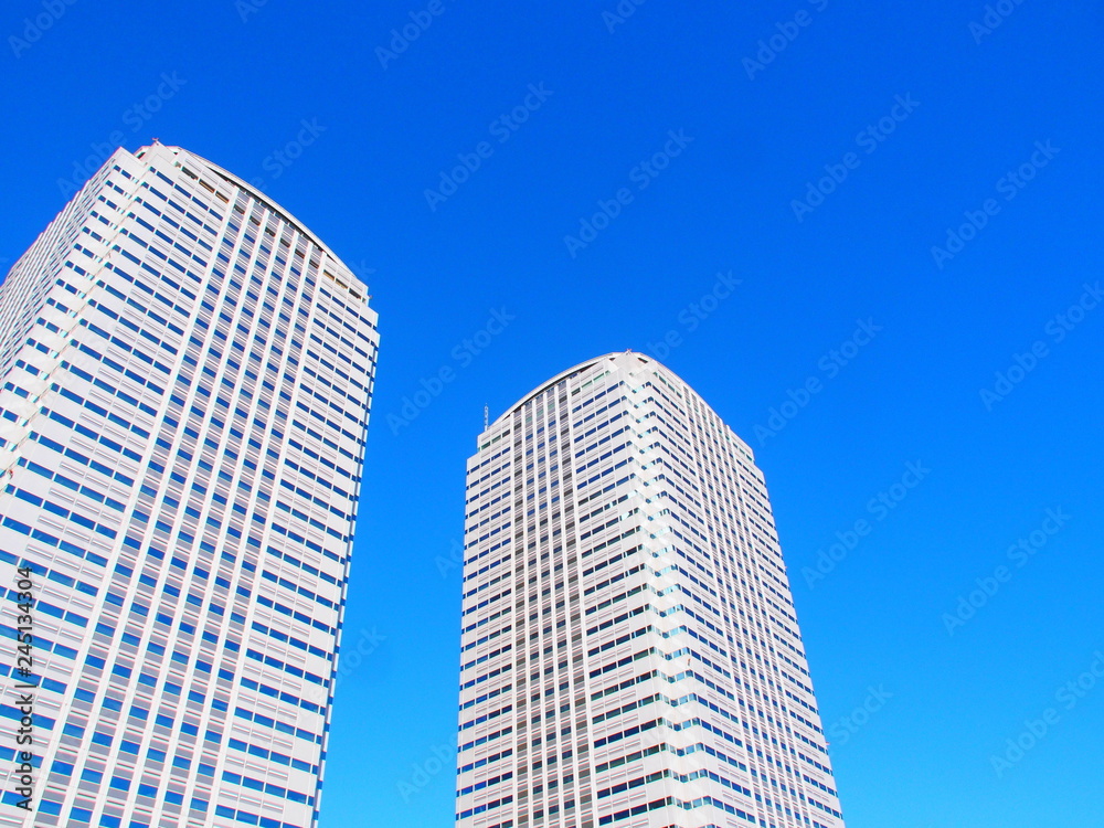OLYMPUS DIGThe skyscraper stood out against the blue skyITAL CAMERA OLYMPUS DIGThe skyscraper stood out against the blue skyITAL CAMERA
