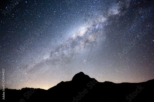 Konstfotografi Via Láctea sob o Pico do Papagaio