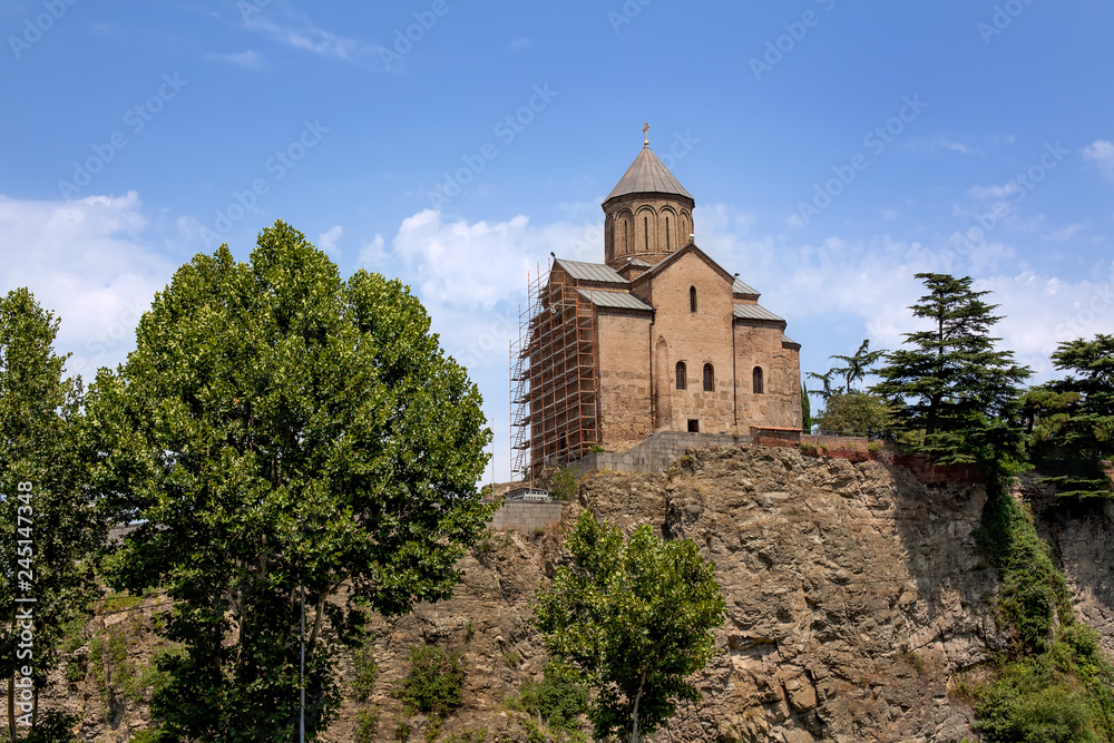 Центр Тбилиси. Вид на церковь Метехи.