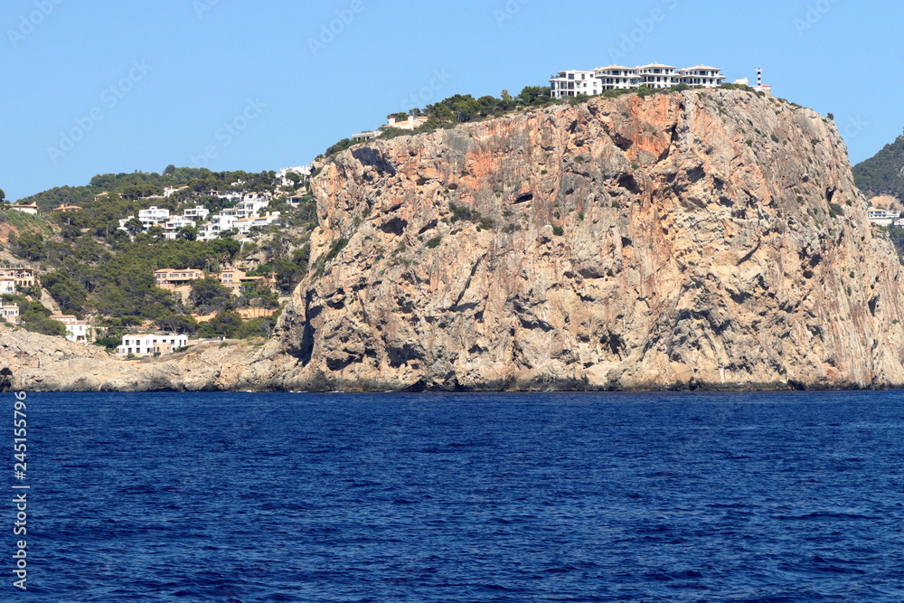 Costa dell'isola di Ibiza vista dal mare Costa dell'isola di Ibiza vista dal mare
