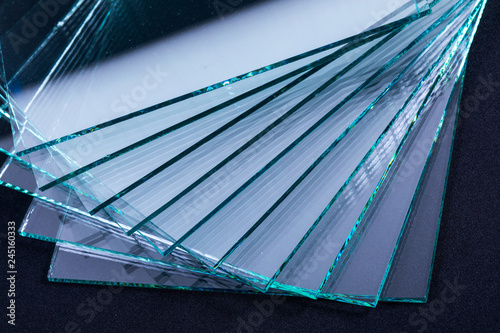 Φωτογραφία Sheets of Factory manufacturing tempered clear float glass panels cut to size