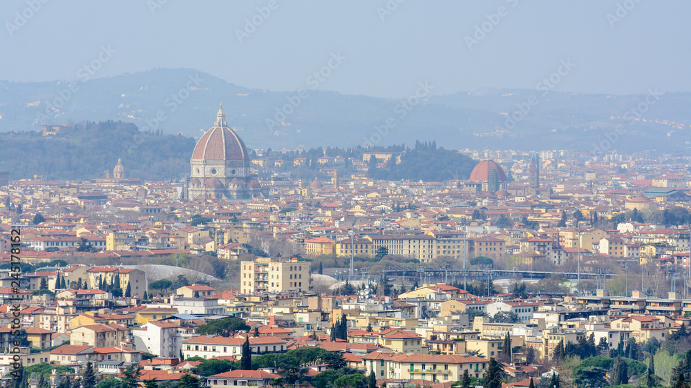 Settignano is an ancient Tuscan town on a hill, with a beautiful panoramic view of Florence. The city is located in the northeast of Florence. It is calm and private here.