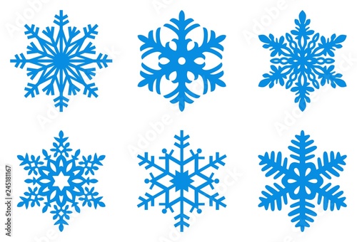 Frostige Schneeflocken auf einem isolierten weißen Hintergrund