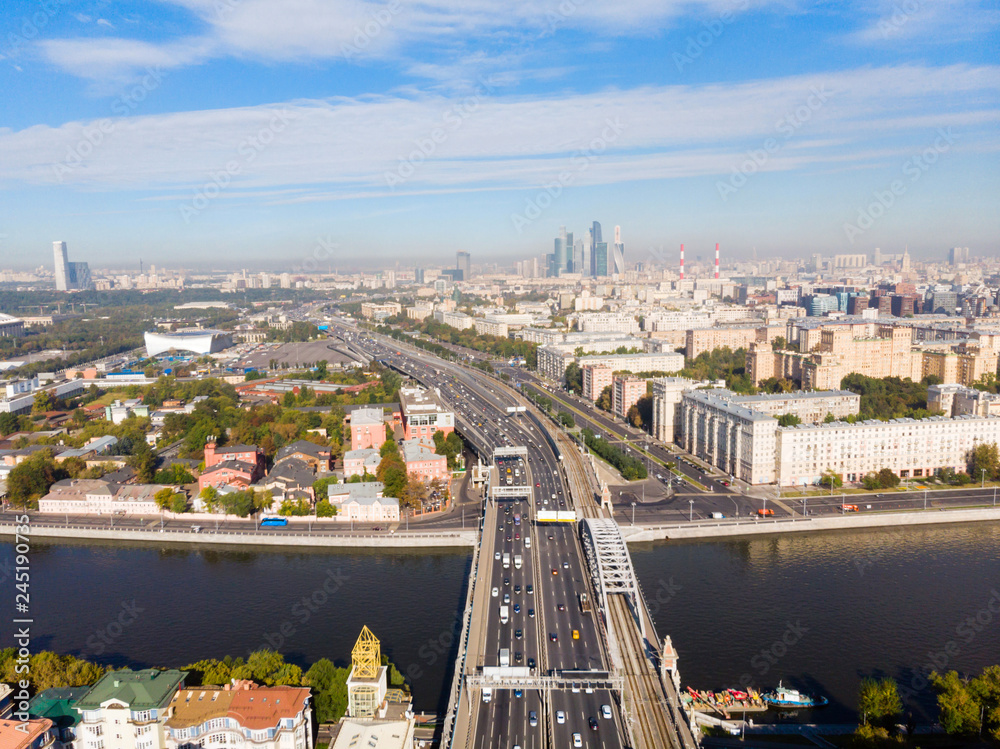 Obraz premium panorama high-rise buildings and transport of metropolis, Frunzenskaya Embankment and the Third Transport Ring, cars on multi-lane highways and road junction in Moscow.