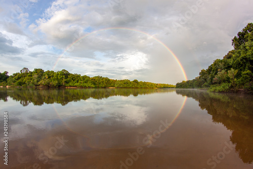 Regenbogen am Essequibo Fluss in Guyana Südamerika, Teil des Amazonas Gebietes photo