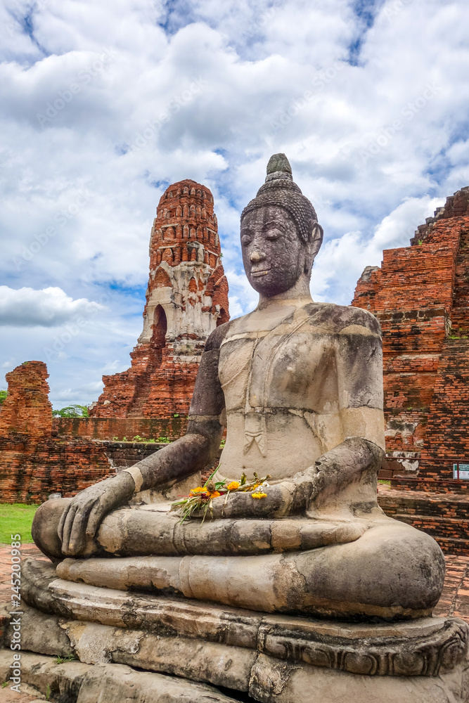 Buddha statue in Wat Mahathat, Ayutthaya, Thailand Buddha statue in Wat Mahathat, Ayutthaya, Thailand