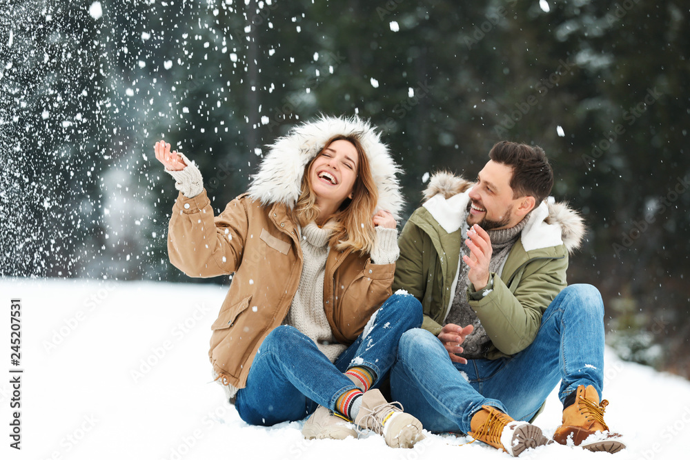 Obraz premium Couple spending time outdoors on snowy day. Winter vacation