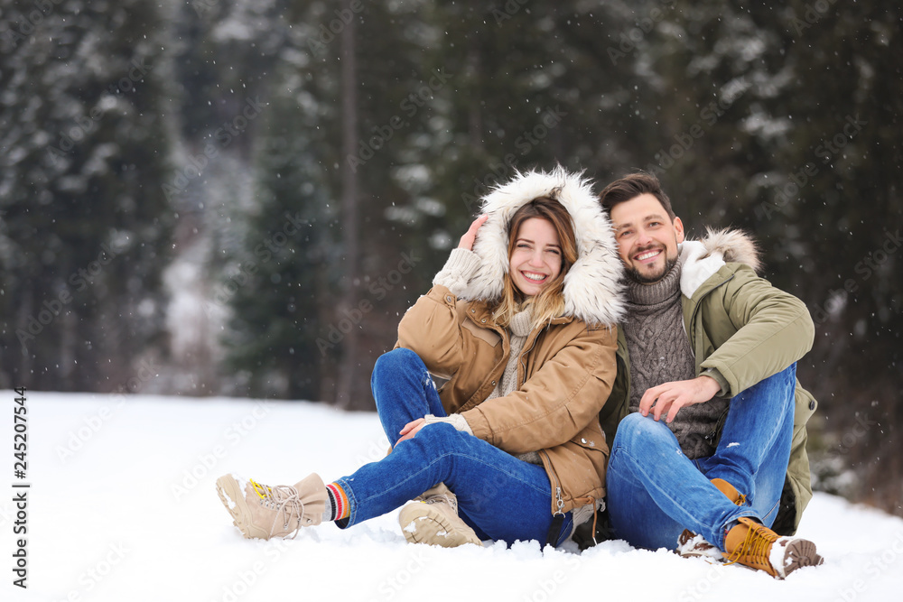 Obraz premium Couple spending time outdoors on snowy day. Winter vacation