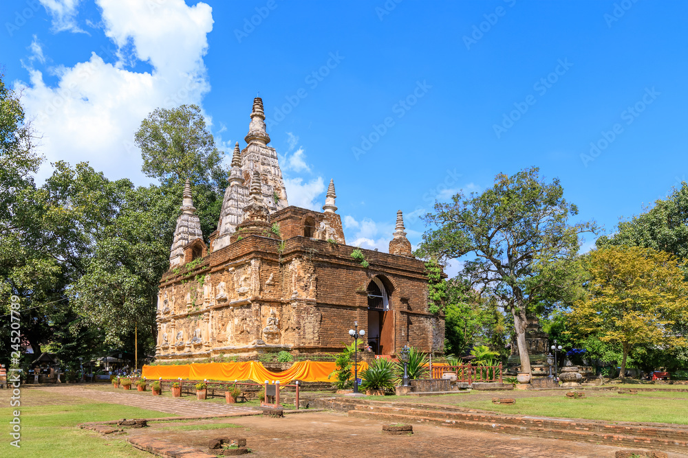 Fototapeta premium Ancient pagoda at Wat Photharam Maha Wihan (Chet Yot) Chiang Man in Chiang Mai, North of Thailand