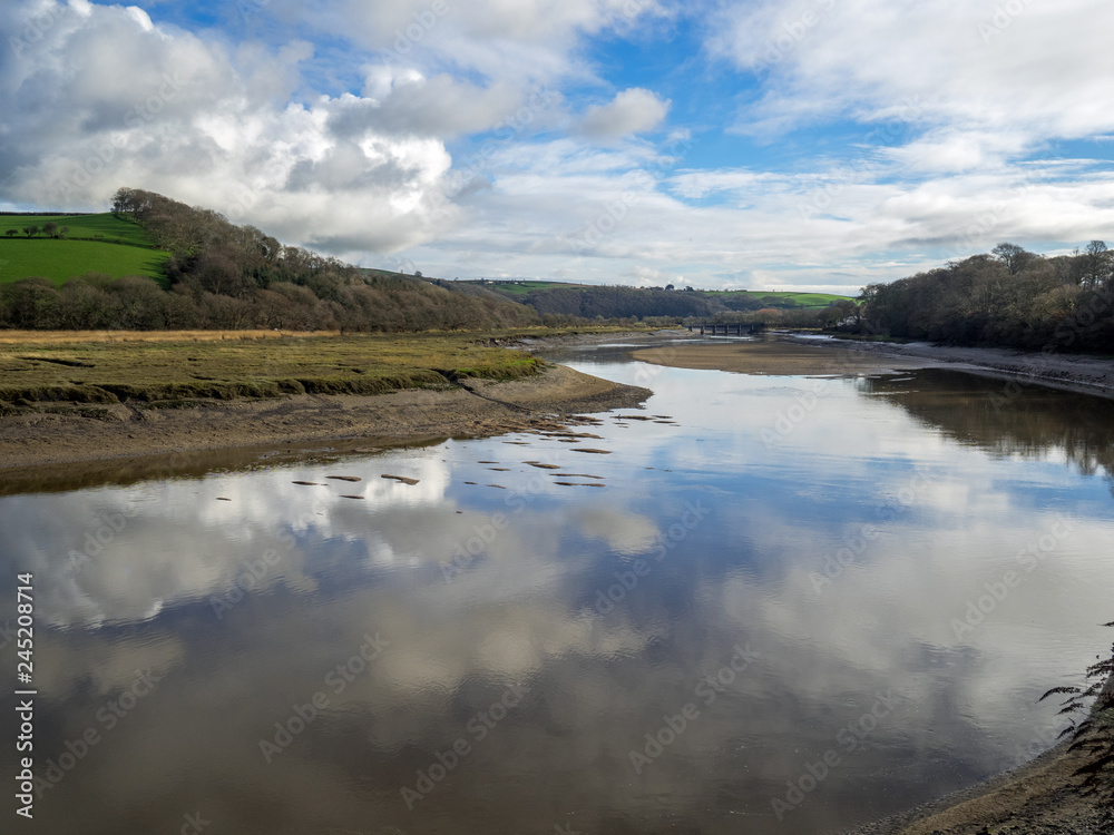 Obraz premium beautiful cloud reflections in the River Torridge at Bideford in Devon