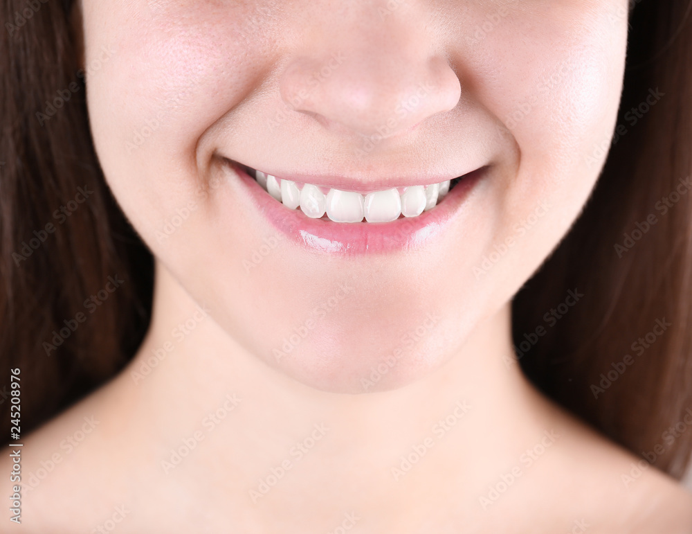 Obraz premium Young woman with beautiful smile, closeup view