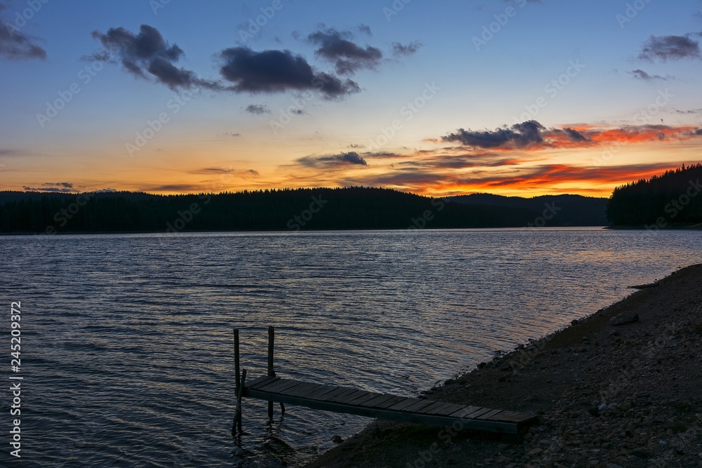 Obraz premium sunset over mountain lake