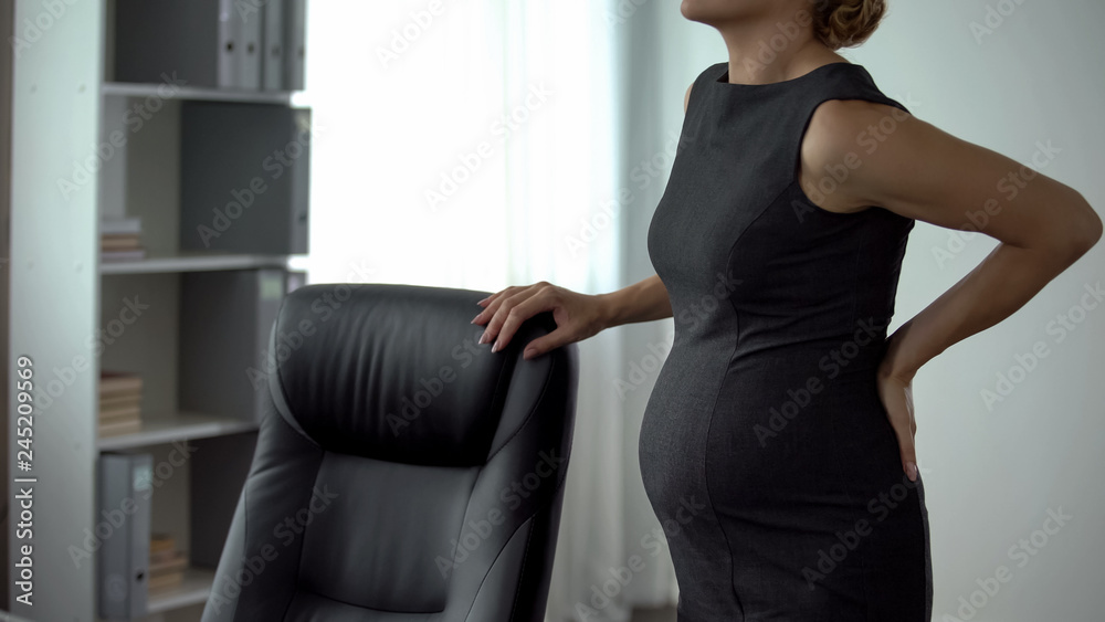 Pregnant bank worker feeling pain in loins, trimester problems, health care Pregnant bank worker feeling pain in loins, trimester problems, health care