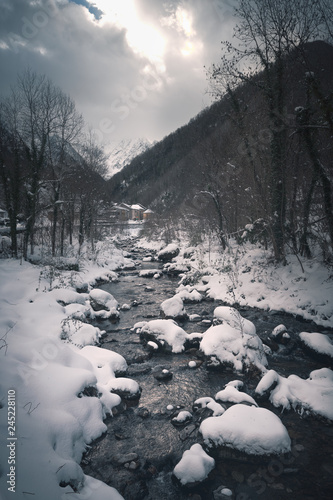 rivière de montagne en hiver © Marc Andreu