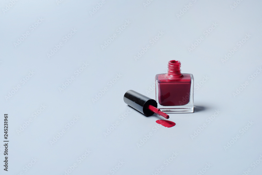 Obraz premium Nail polish on gray background