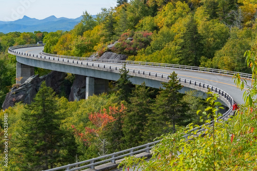 Φωτογραφία S Curve on the Parkway