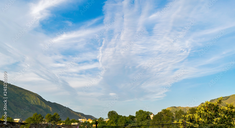 Obraz premium dramatic clouds and sunlight