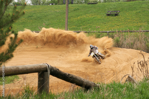 mit dem Motocrossbike durch die Kurve photo