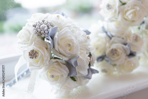 white roses bouquet displayed before the wedding