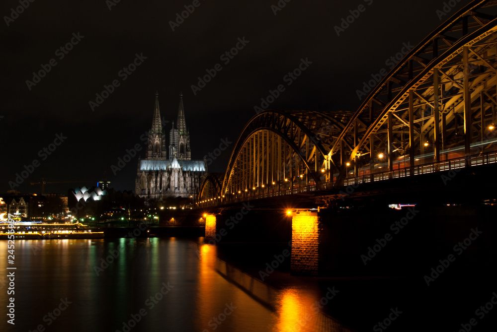 Fototapeta premium Cologne Dom and bridge panoramic view at night