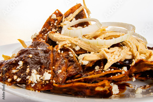 Fotografie chilaquiles con pollo y mole