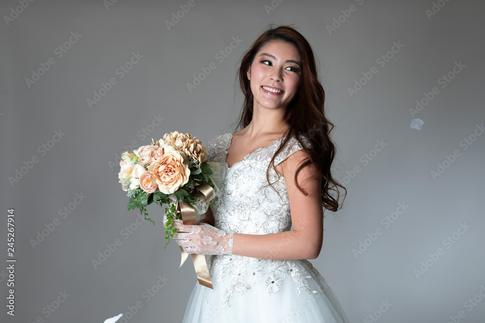 Naklejka premium ウェディングドレスを着た女性