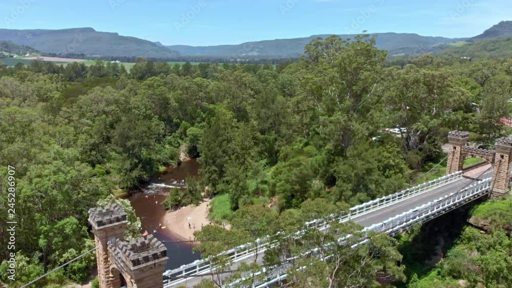 Stockvideo Kangaroo Valley Suspension Bridge Hampden Bridge. One of