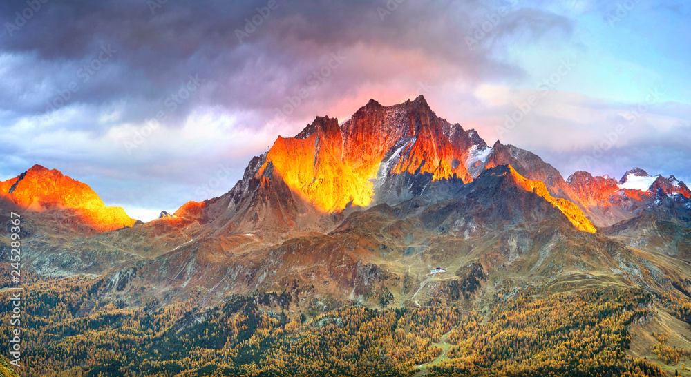 The mountains over Lake Zyls or Zyls See (Silsersee)