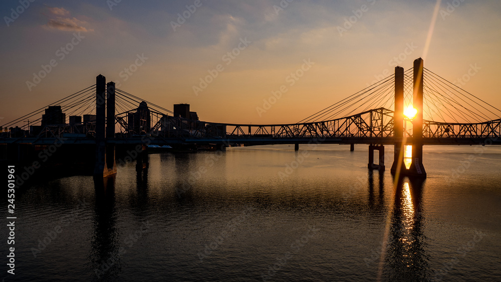 Fototapeta premium Sunset in Louisville (Ohio River) 