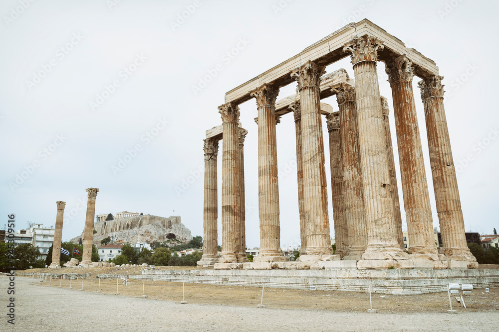 Obraz premium Remains From Temple of Olympian Zeus, Athens