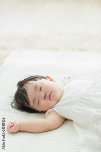 眠る赤ちゃん