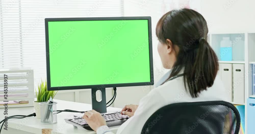 woman doctor use computer